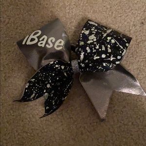 Cheer bow